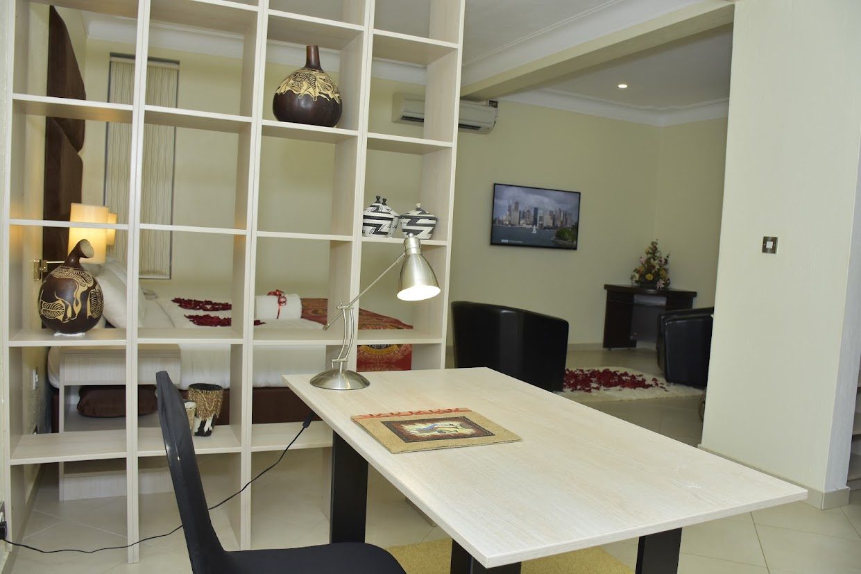 Executive Suite, photo 3 of 4