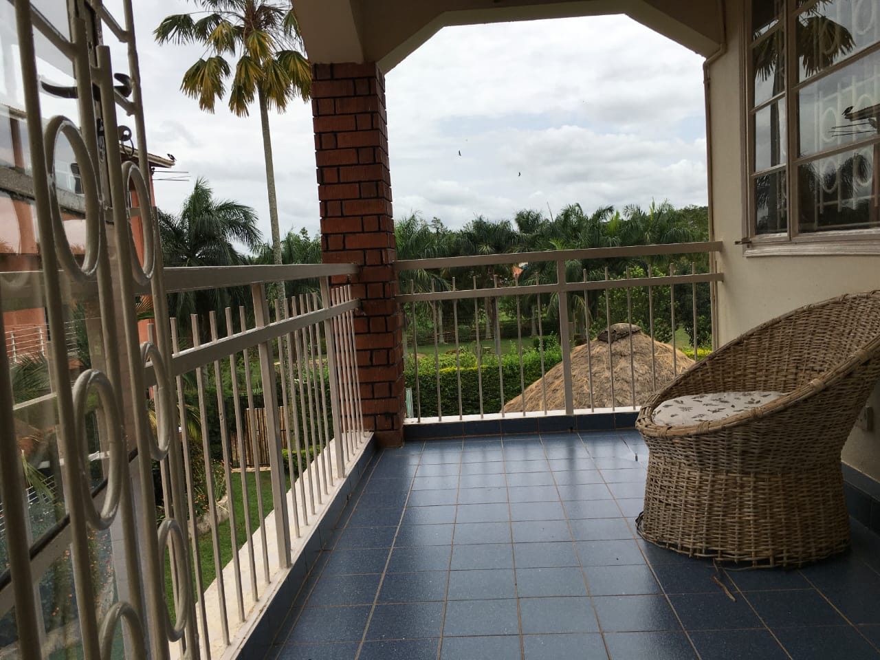 Family room, photo 3 of 4